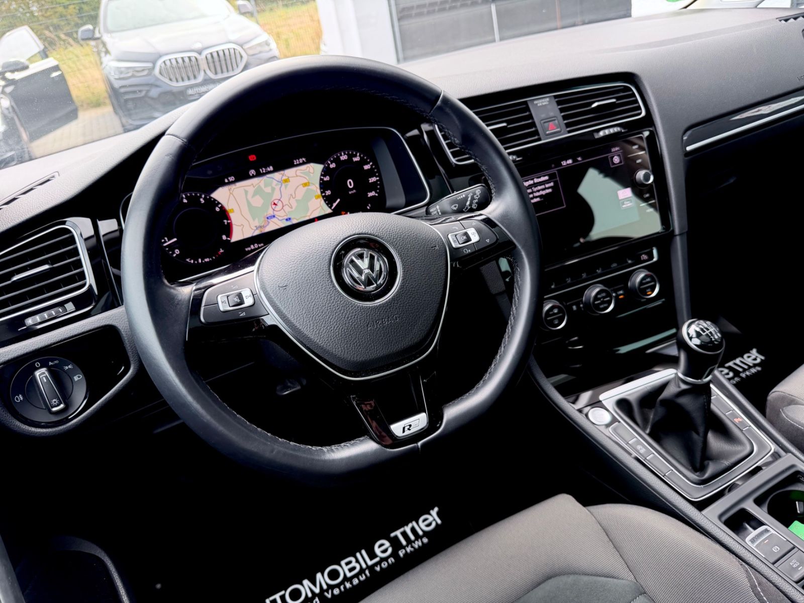 Volkswagen Golf 7 Lim. R line /PANO/NAVI/LED/CAM/GARANTIE/ - Bild 10 Volkswagen Golf 7 Lim. R line /PANO/NAVI/LED/CAM/GARANTIE/ in Weiß als Limousine - Fahrzeugfoto 10