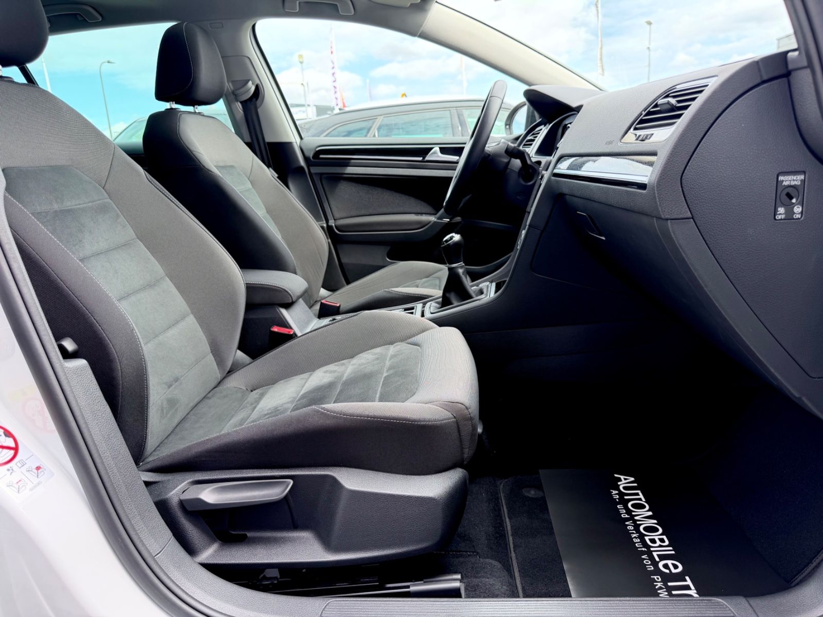 Volkswagen Golf 7 Lim. R line /PANO/NAVI/LED/CAM/GARANTIE/ - Bild 13 Volkswagen Golf 7 Lim. R line /PANO/NAVI/LED/CAM/GARANTIE/ in Weiß als Limousine - Fahrzeugfoto 13