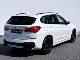 BMW X1 20i xDrive M Sport Paket /NAVI/LED/CAM/1.HAND in Weiß als SUV/Geländewagen/Pickup - Fahrzeugfoto 5