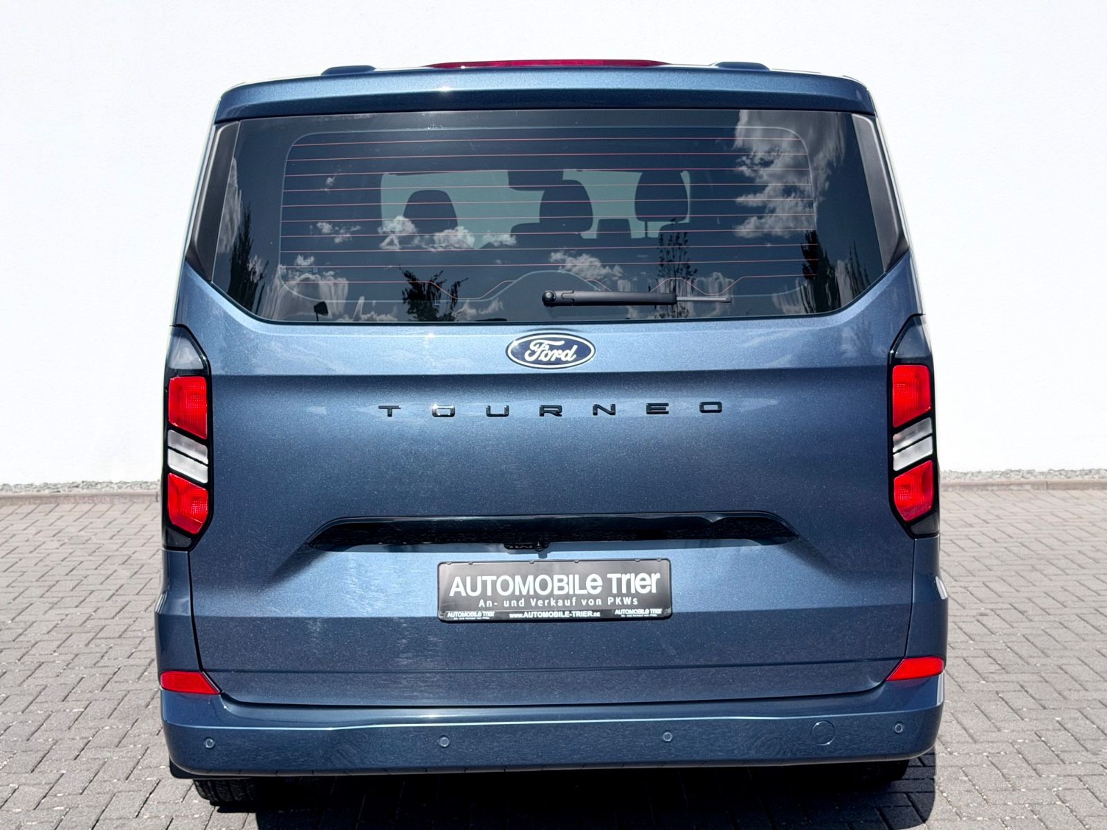 Ford Tourneo Custom 2.0 EcoBlue L2 Titanium 9.Sitzer - Bild 6 Ford Tourneo Custom 2.0 EcoBlue L2 Titanium 9.Sitzer als Van/Minibus - Fahrzeugfoto 6