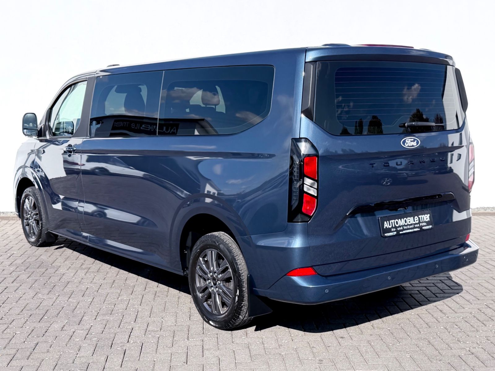 Ford Tourneo Custom 2.0 EcoBlue L2 Titanium 9.Sitzer - Bild 7 Ford Tourneo Custom 2.0 EcoBlue L2 Titanium 9.Sitzer als Van/Minibus - Fahrzeugfoto 7
