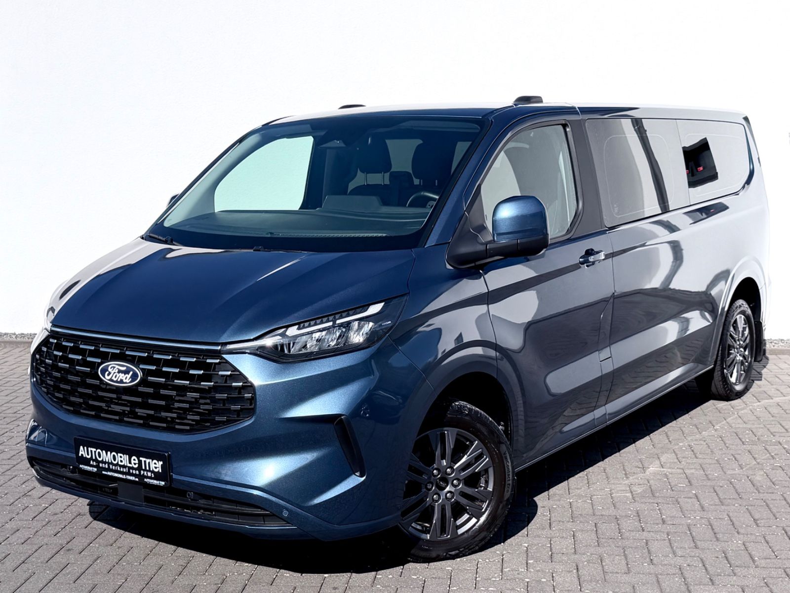 Ford Tourneo Custom 2.0 EcoBlue L2 Titanium 9.Sitzer als Van/Minibus - Fahrzeugfoto 1