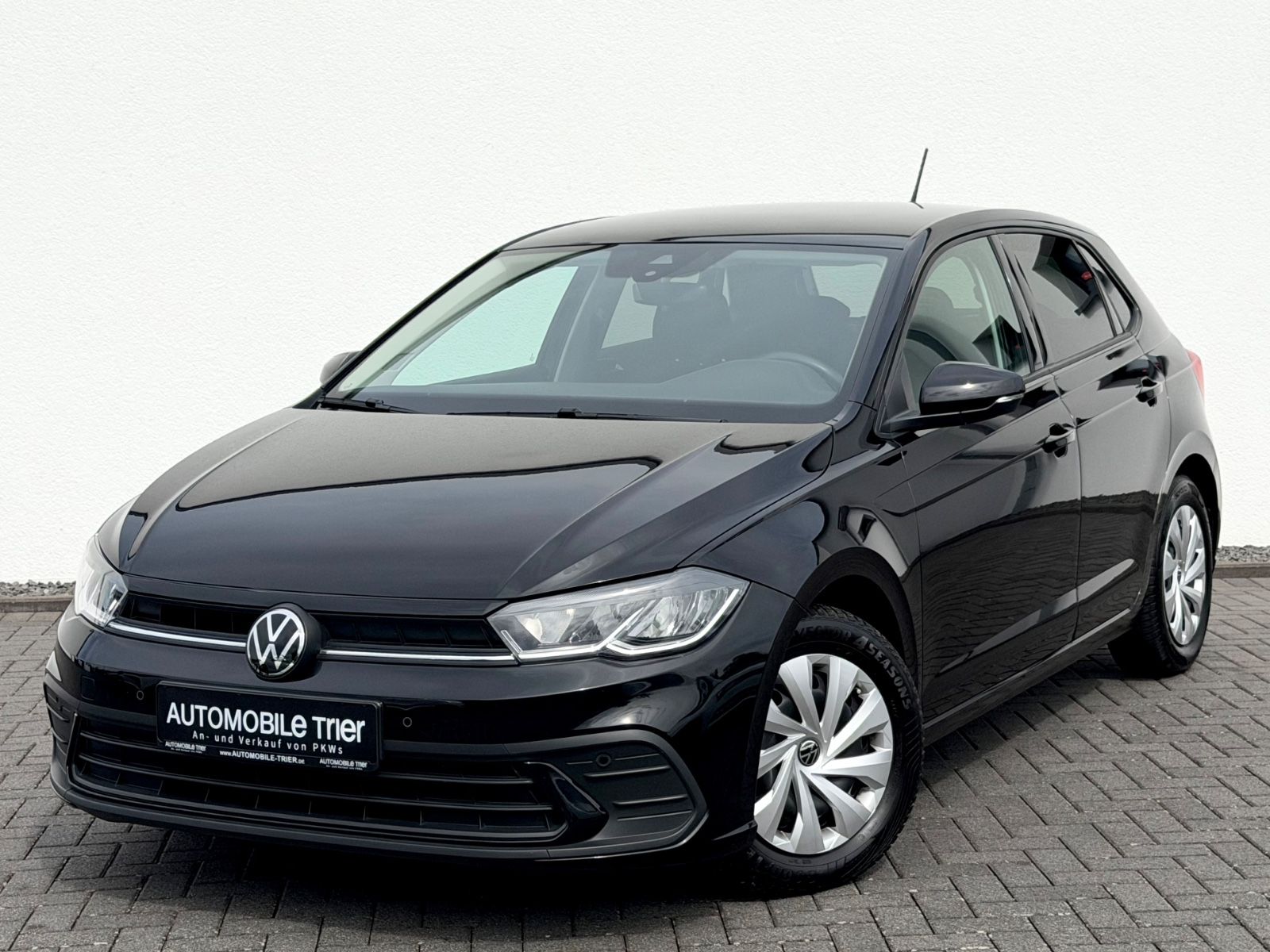Volkswagen Polo VI /LED/PDC/CARPLAY/1.HAND/GARANTIE/ in Schwarz als Limousine - Fahrzeugfoto 1