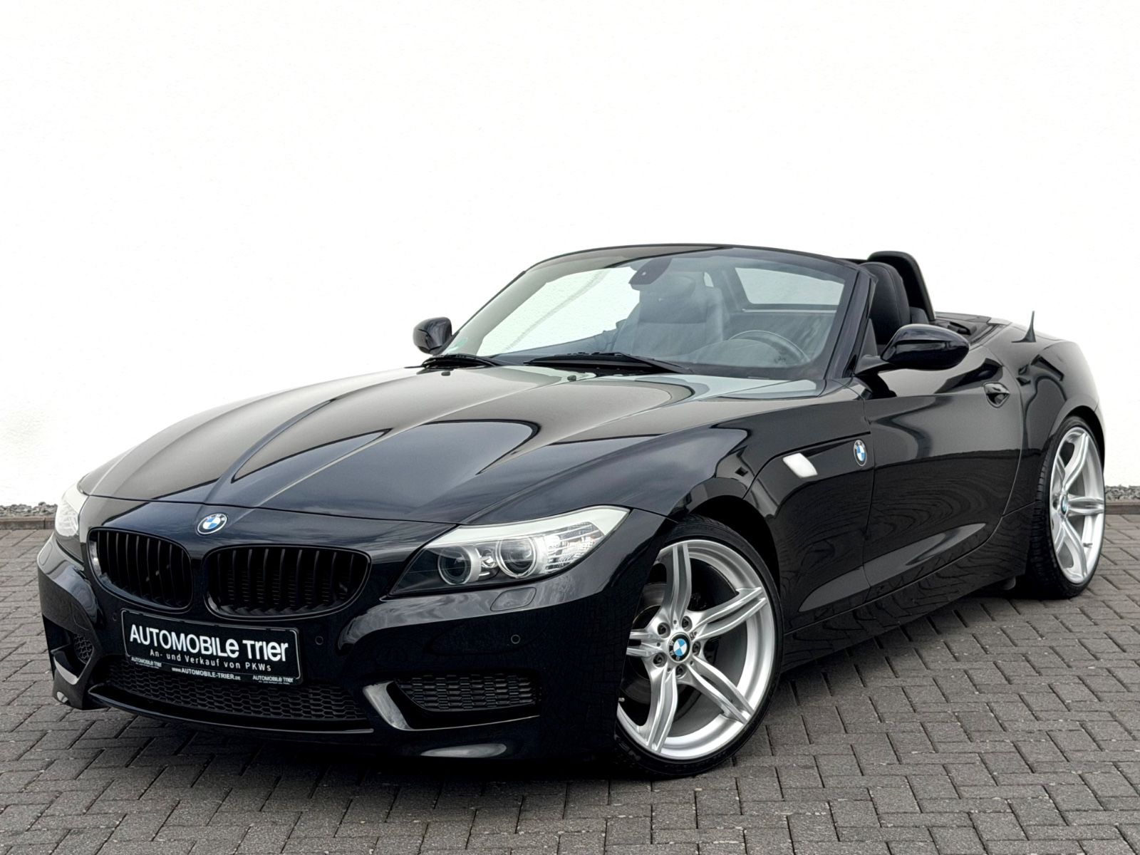 BMW Z4 Roadster 2.0i sdrive // M Sport Paket // in Schwarz als Cabrio/Roadster - Fahrzeugfoto 1