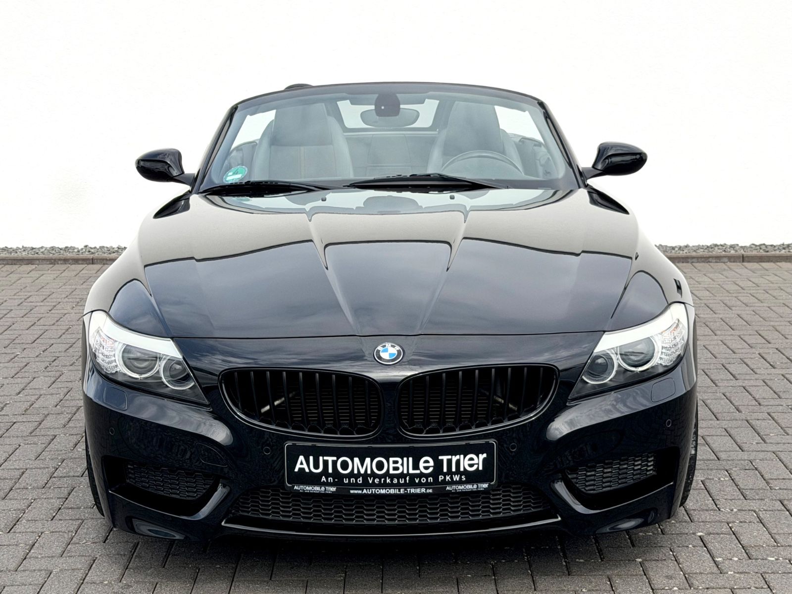 BMW Z4 Roadster 2.0i sdrive // M Sport Paket // - Bild 2 BMW Z4 Roadster 2.0i sdrive // M Sport Paket // in Schwarz als Cabrio/Roadster - Fahrzeugfoto 2