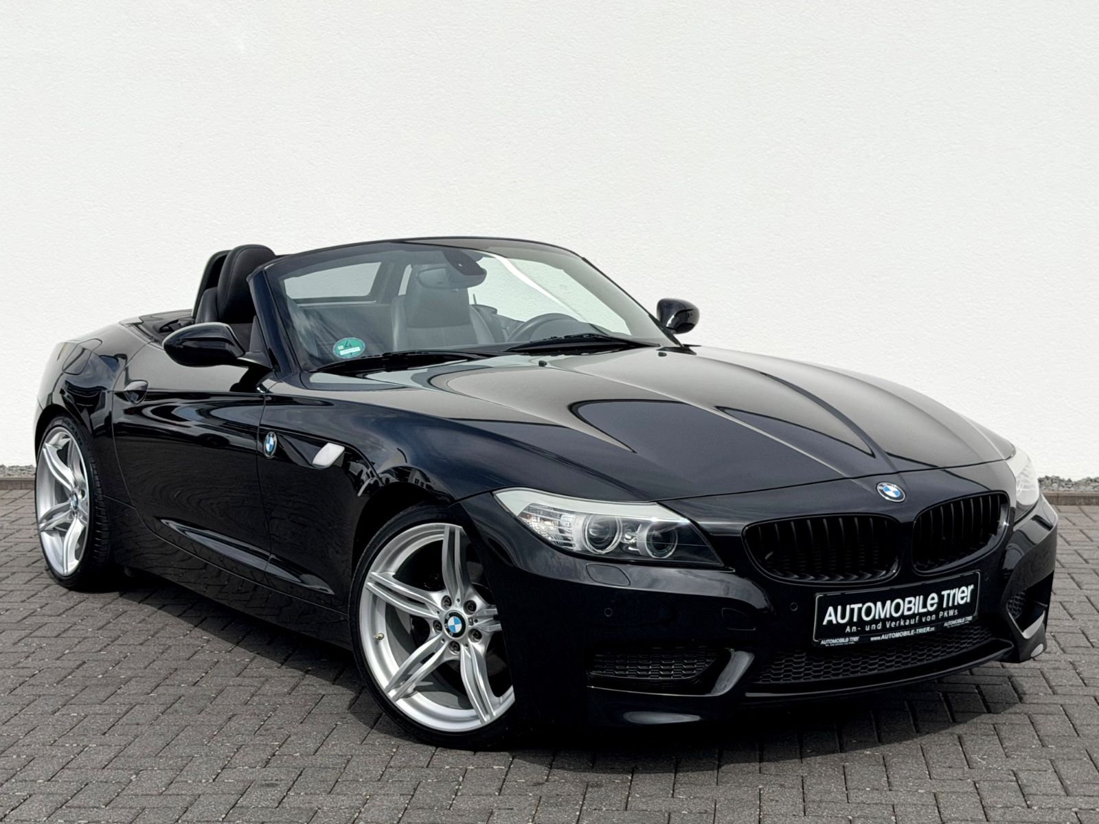 BMW Z4 Roadster 2.0i sdrive // M Sport Paket // - Bild 3 BMW Z4 Roadster 2.0i sdrive // M Sport Paket // in Schwarz als Cabrio/Roadster - Fahrzeugfoto 3