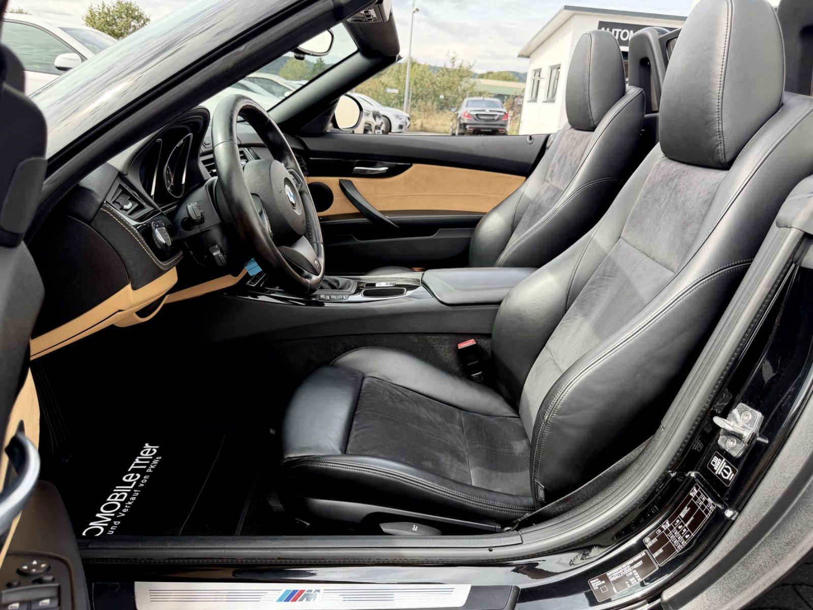 BMW Z4 Roadster 2.0i sdrive // M Sport Paket // - Bild 9 BMW Z4 Roadster 2.0i sdrive // M Sport Paket // in Schwarz als Cabrio/Roadster - Fahrzeugfoto 9