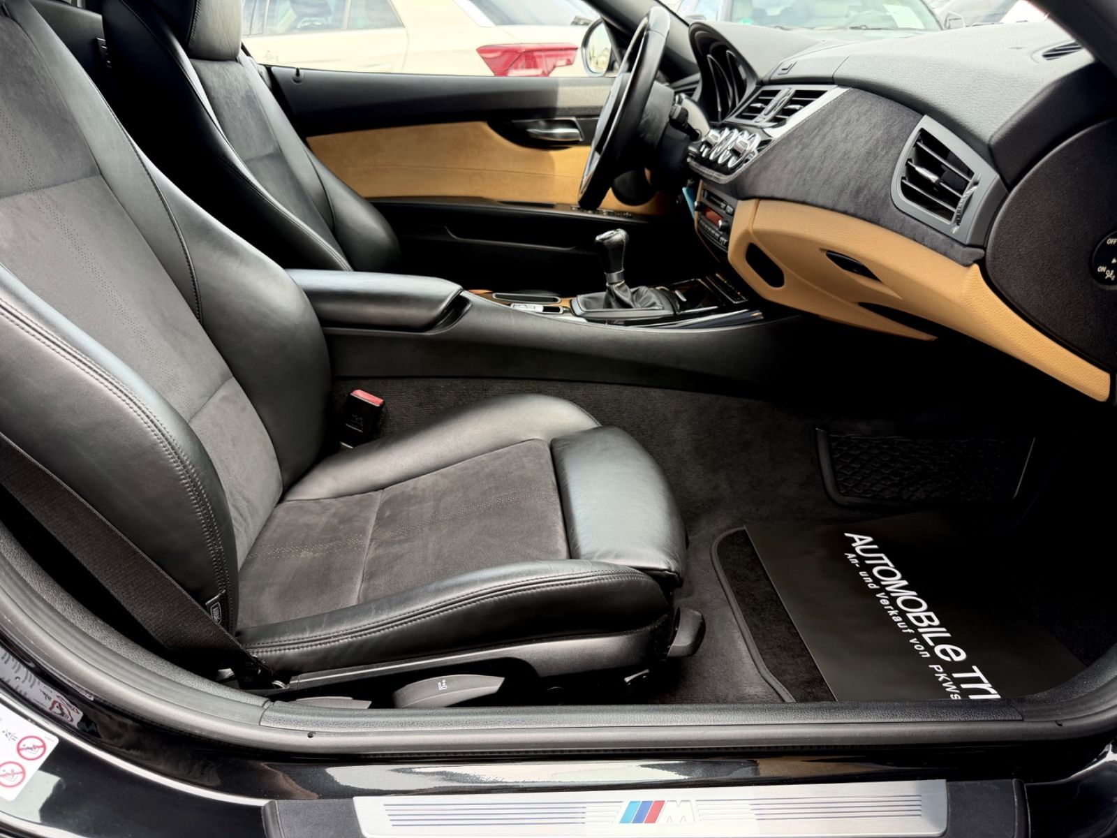 BMW Z4 Roadster 2.0i sdrive // M Sport Paket // - Bild 11 BMW Z4 Roadster 2.0i sdrive // M Sport Paket // in Schwarz als Cabrio/Roadster - Fahrzeugfoto 11