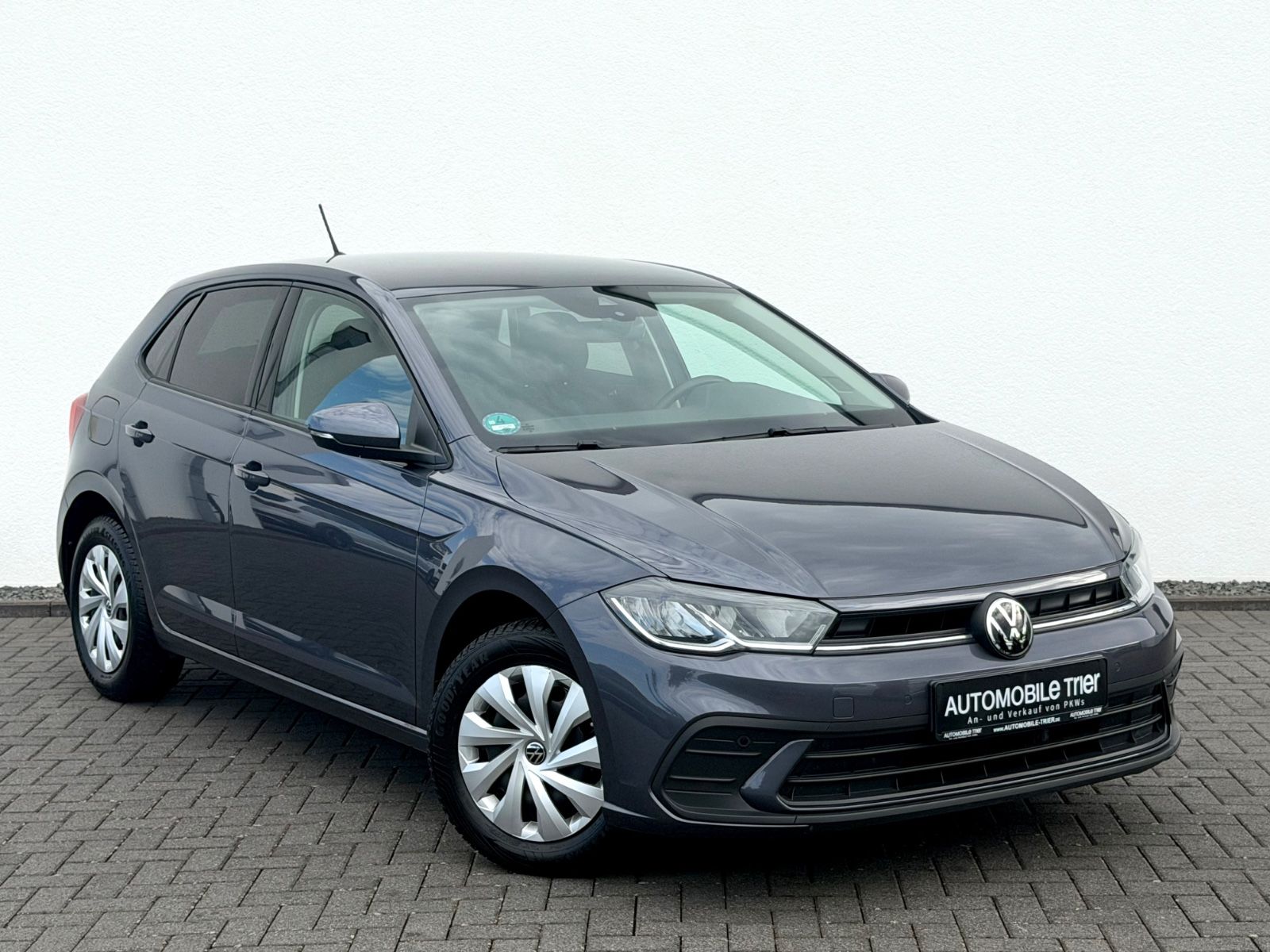 Volkswagen Polo VI /LED/PDC/CARPLAY/1.HAND/GARANTIE/ - Bild 3 Volkswagen Polo VI /LED/PDC/CARPLAY/1.HAND/GARANTIE/ in Schwarz als Limousine - Fahrzeugfoto 3