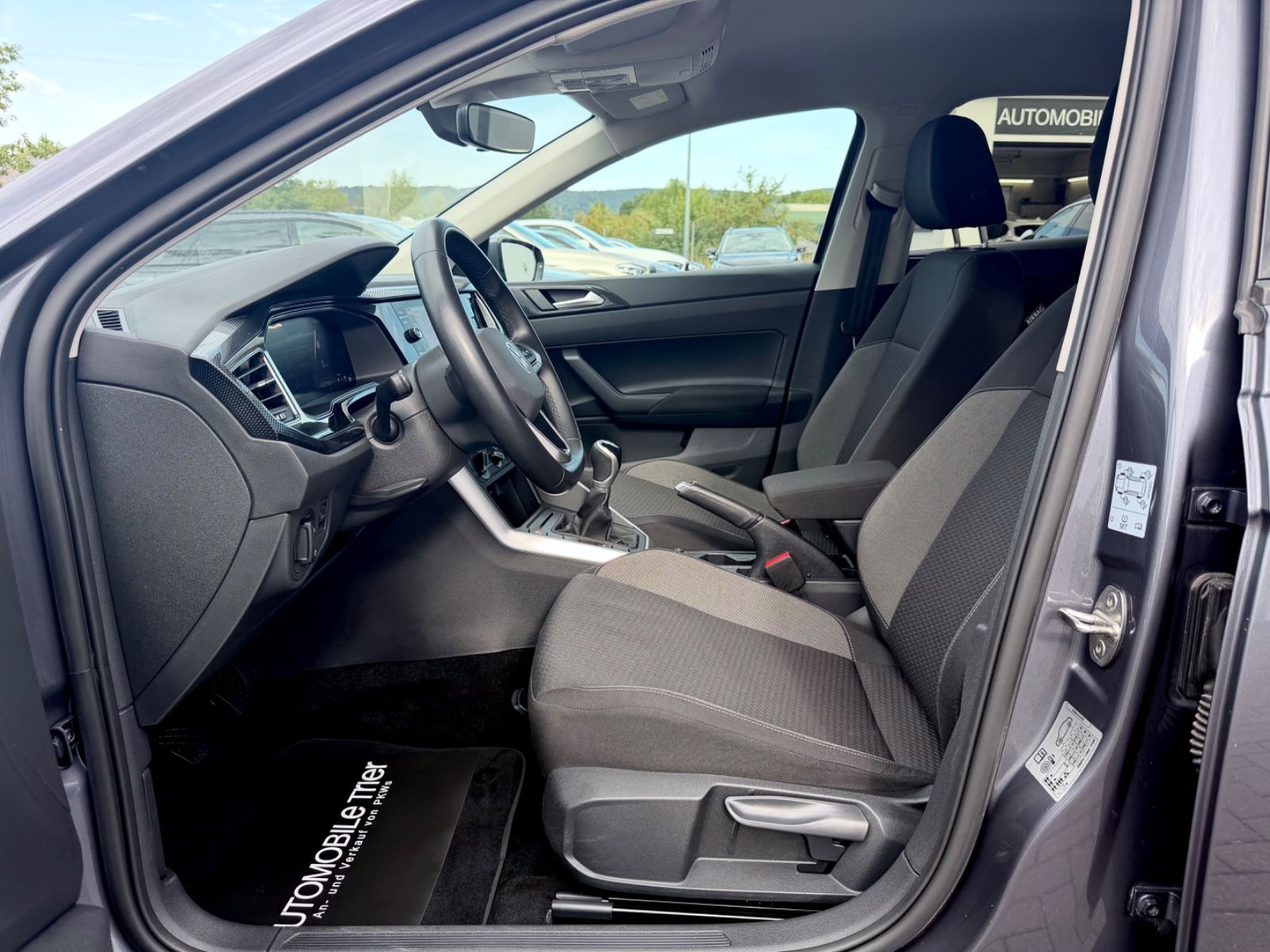 Volkswagen Polo VI /LED/PDC/CARPLAY/1.HAND/GARANTIE/ - Bild 9 Volkswagen Polo VI /LED/PDC/CARPLAY/1.HAND/GARANTIE/ in Schwarz als Limousine - Fahrzeugfoto 9