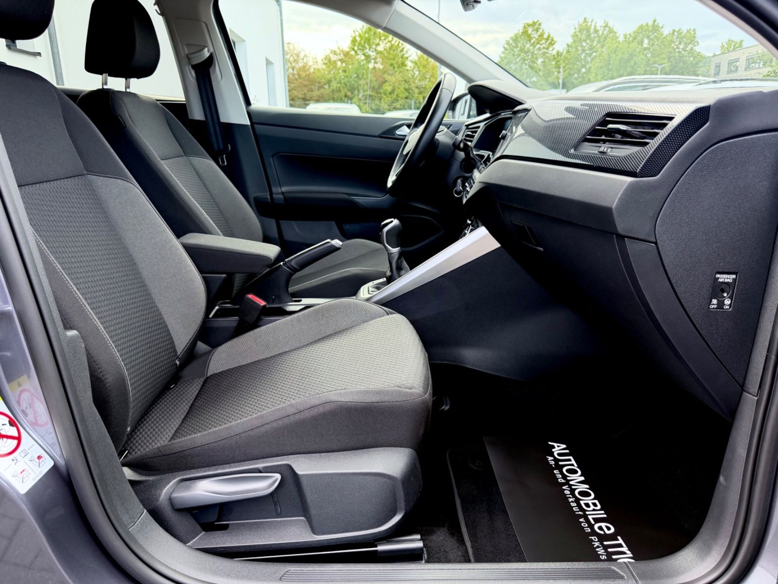 Volkswagen Polo VI /LED/PDC/CARPLAY/1.HAND/GARANTIE/ - Bild 13 Volkswagen Polo VI /LED/PDC/CARPLAY/1.HAND/GARANTIE/ in Schwarz als Limousine - Fahrzeugfoto 13
