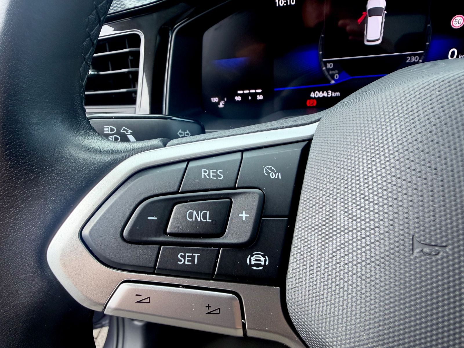 Volkswagen Polo VI /LED/PDC/CARPLAY/1.HAND/GARANTIE/ - Bild 15 Volkswagen Polo VI /LED/PDC/CARPLAY/1.HAND/GARANTIE/ in Schwarz als Limousine - Fahrzeugfoto 15