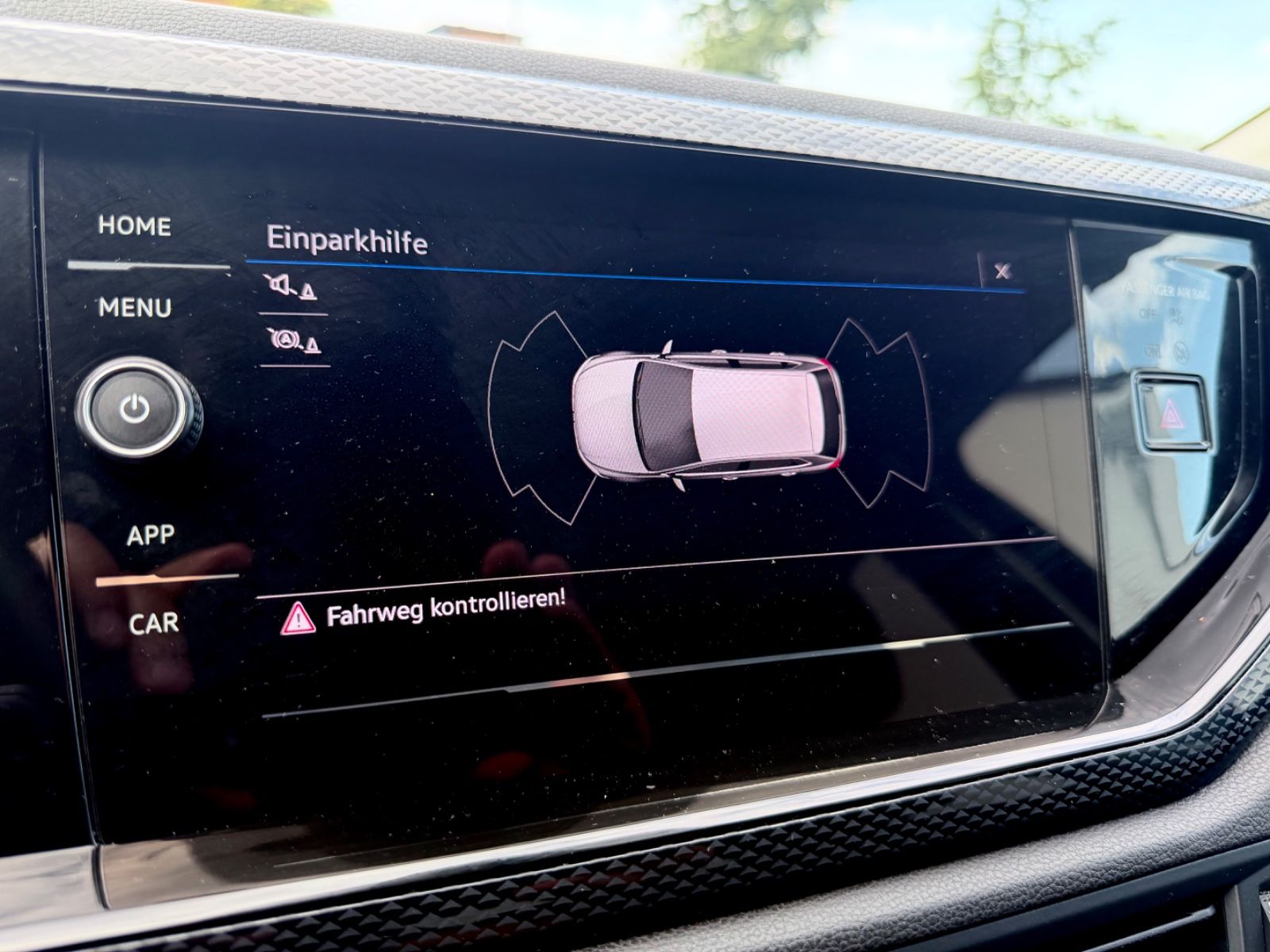Volkswagen Polo VI /LED/PDC/CARPLAY/1.HAND/GARANTIE/ - Bild 17 Volkswagen Polo VI /LED/PDC/CARPLAY/1.HAND/GARANTIE/ in Schwarz als Limousine - Fahrzeugfoto 17