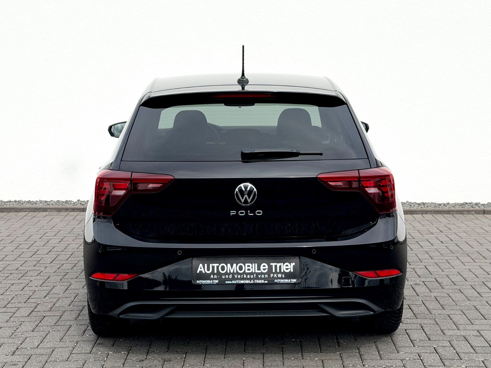 Volkswagen Polo VI /LED/PDC/CARPLAY/1.HAND/GARANTIE/ - Bild 6 Volkswagen Polo VI /LED/PDC/CARPLAY/1.HAND/GARANTIE/ in Schwarz als Limousine - Fahrzeugfoto 6