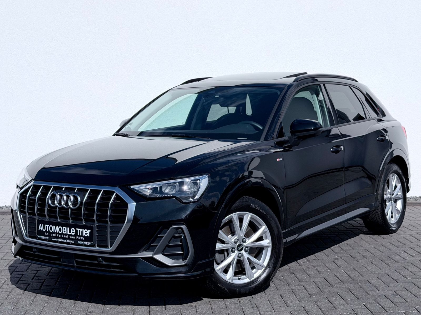 Audi Q3 40 TFSI quattro S line /NAVI/LED/PANO/1.HAND/ in Schwarz als SUV/Geländewagen/Pickup - Fahrzeugfoto 1