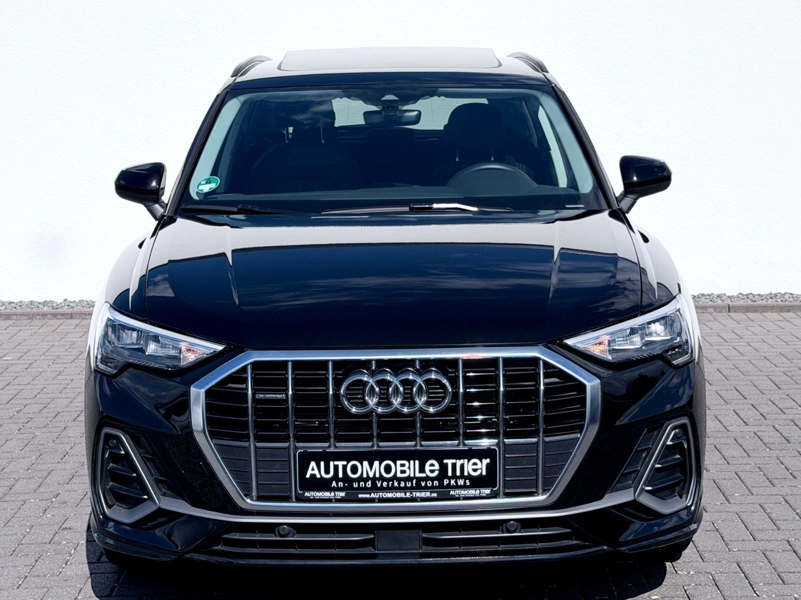 Audi Q3 40 TFSI quattro S line /NAVI/LED/PANO/1.HAND/ - Bild 2 Audi Q3 40 TFSI quattro S line /NAVI/LED/PANO/1.HAND/ in Schwarz als SUV/Geländewagen/Pickup - Fahrzeugfoto 2