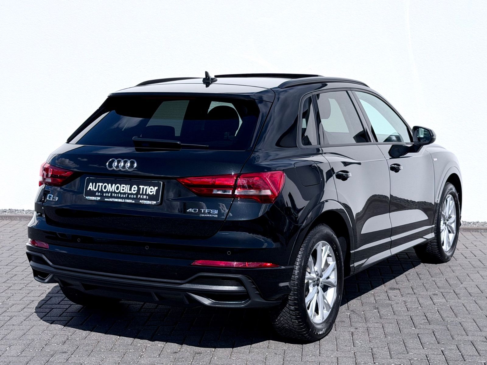 Audi Q3 40 TFSI quattro S line /NAVI/LED/PANO/1.HAND/ - Bild 5 Audi Q3 40 TFSI quattro S line /NAVI/LED/PANO/1.HAND/ in Schwarz als SUV/Geländewagen/Pickup - Fahrzeugfoto 5