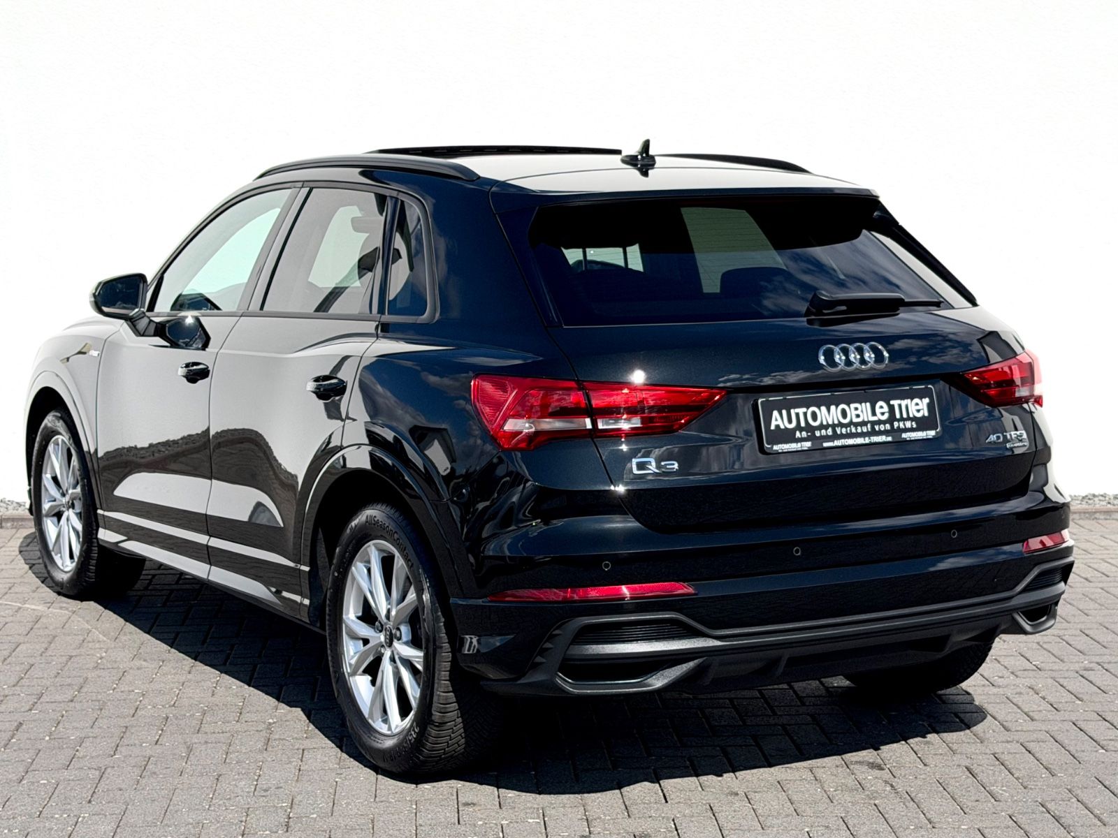 Audi Q3 40 TFSI quattro S line /NAVI/LED/PANO/1.HAND/ - Bild 7 Audi Q3 40 TFSI quattro S line /NAVI/LED/PANO/1.HAND/ in Schwarz als SUV/Geländewagen/Pickup - Fahrzeugfoto 7
