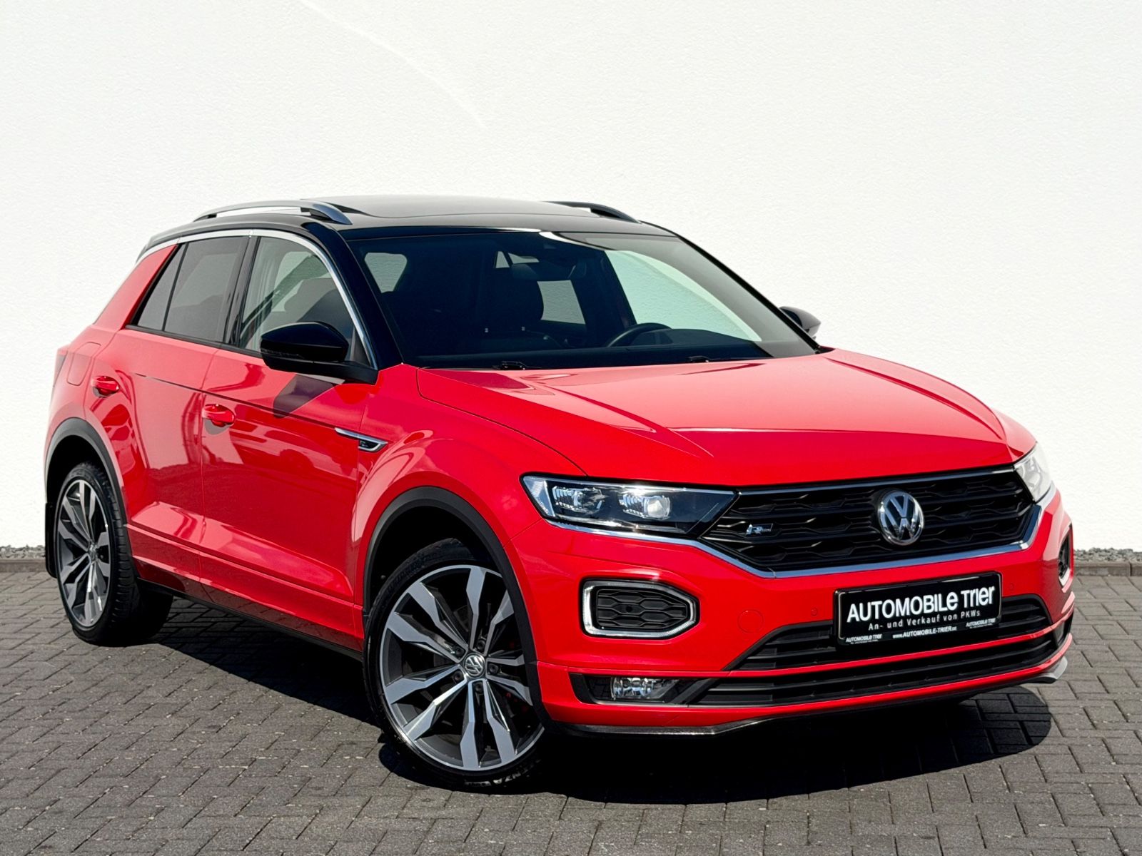 Volkswagen T-Roc 1.5 TSI R line /PANO/LED/CARPLAY/GARANTIE/ - Bild 3 Volkswagen T-Roc 1.5 TSI R line /PANO/LED/CARPLAY/GARANTIE/ in Rot als SUV/Geländewagen/Pickup - Fahrzeugfoto 3