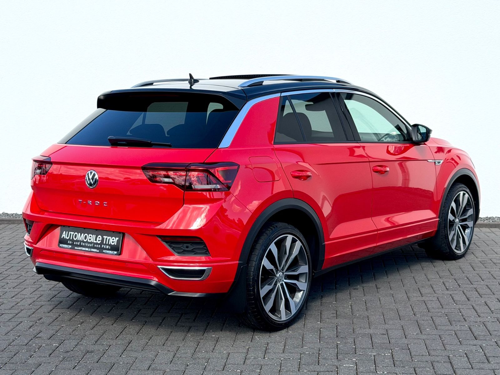 Volkswagen T-Roc 1.5 TSI R line /PANO/LED/CARPLAY/GARANTIE/ - Bild 5 Volkswagen T-Roc 1.5 TSI R line /PANO/LED/CARPLAY/GARANTIE/ in Rot als SUV/Geländewagen/Pickup - Fahrzeugfoto 5
