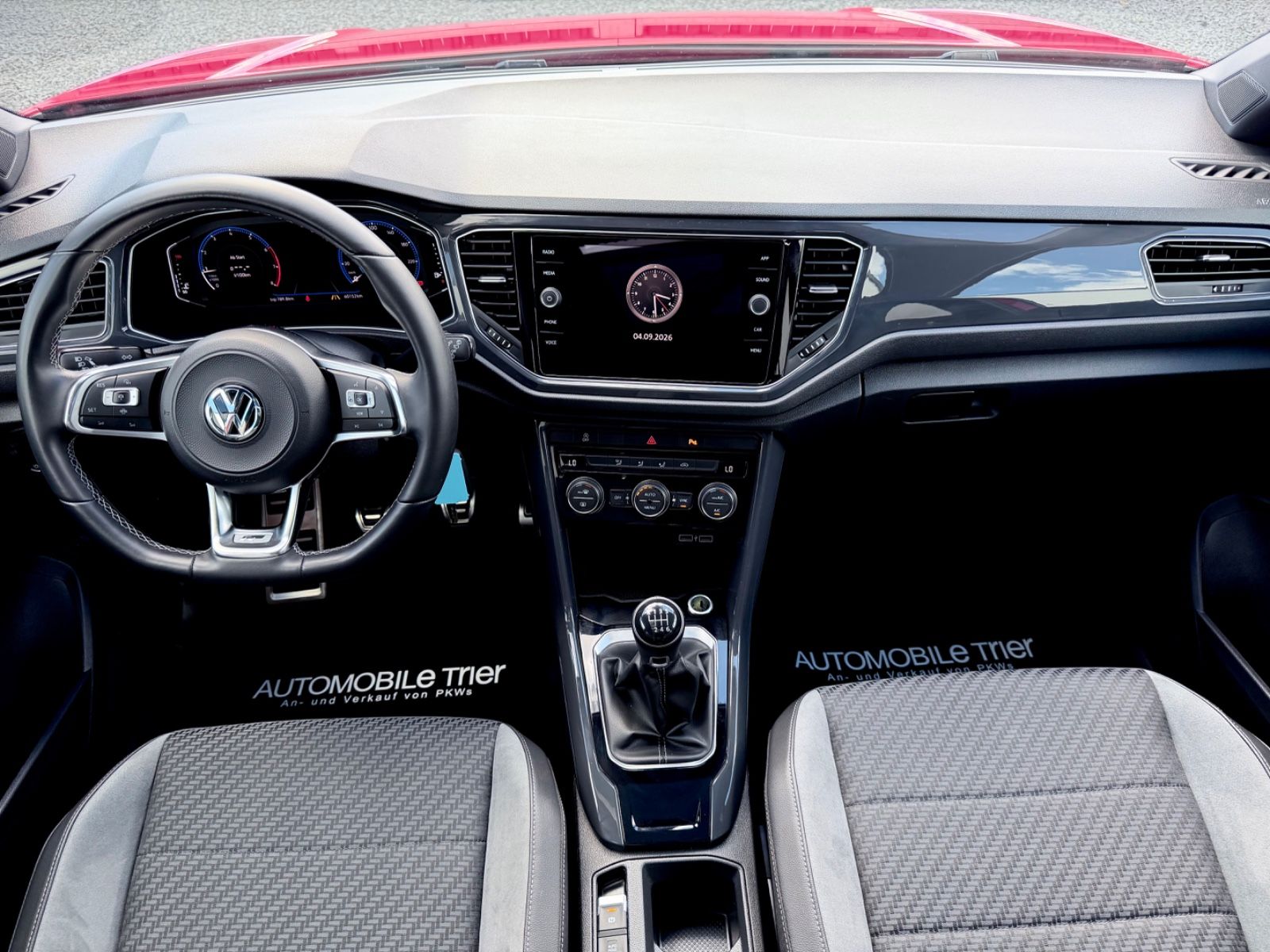 Volkswagen T-Roc 1.5 TSI R line /PANO/LED/CARPLAY/GARANTIE/ - Bild 12 Volkswagen T-Roc 1.5 TSI R line /PANO/LED/CARPLAY/GARANTIE/ in Rot als SUV/Geländewagen/Pickup - Fahrzeugfoto 12
