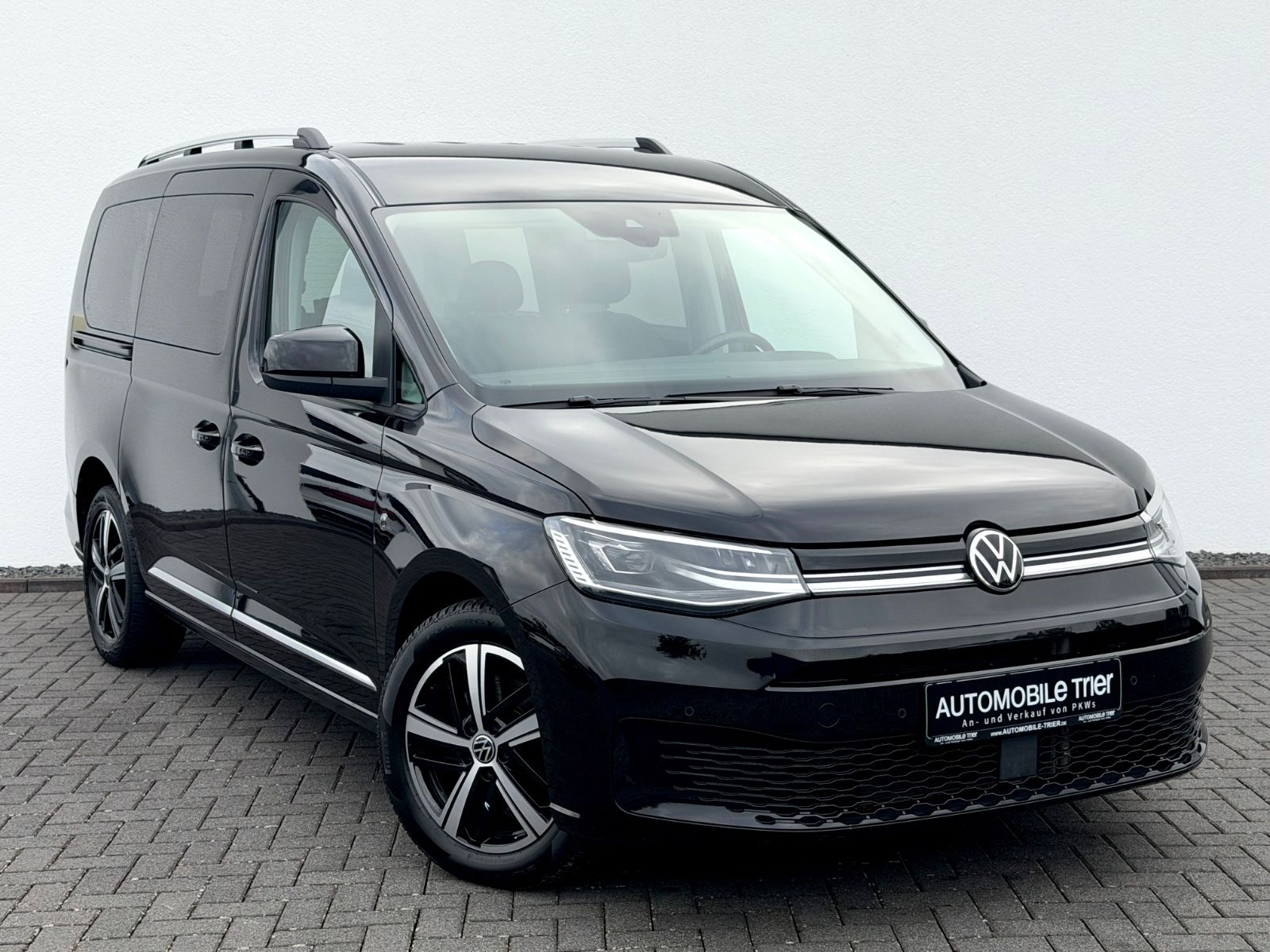 Volkswagen Caddy Maxi 2.0 TDI DSG /7.SITZER/LED/ACC/AHK/ - Bild 3 Volkswagen Caddy Maxi 2.0 TDI DSG /7.SITZER/LED/ACC/AHK/ in Schwarz als Van/Minibus - Fahrzeugfoto 3