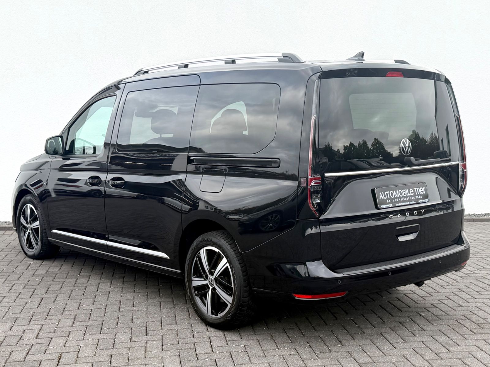Volkswagen Caddy Maxi 2.0 TDI DSG /7.SITZER/LED/ACC/AHK/ - Bild 7 Volkswagen Caddy Maxi 2.0 TDI DSG /7.SITZER/LED/ACC/AHK/ in Schwarz als Van/Minibus - Fahrzeugfoto 7