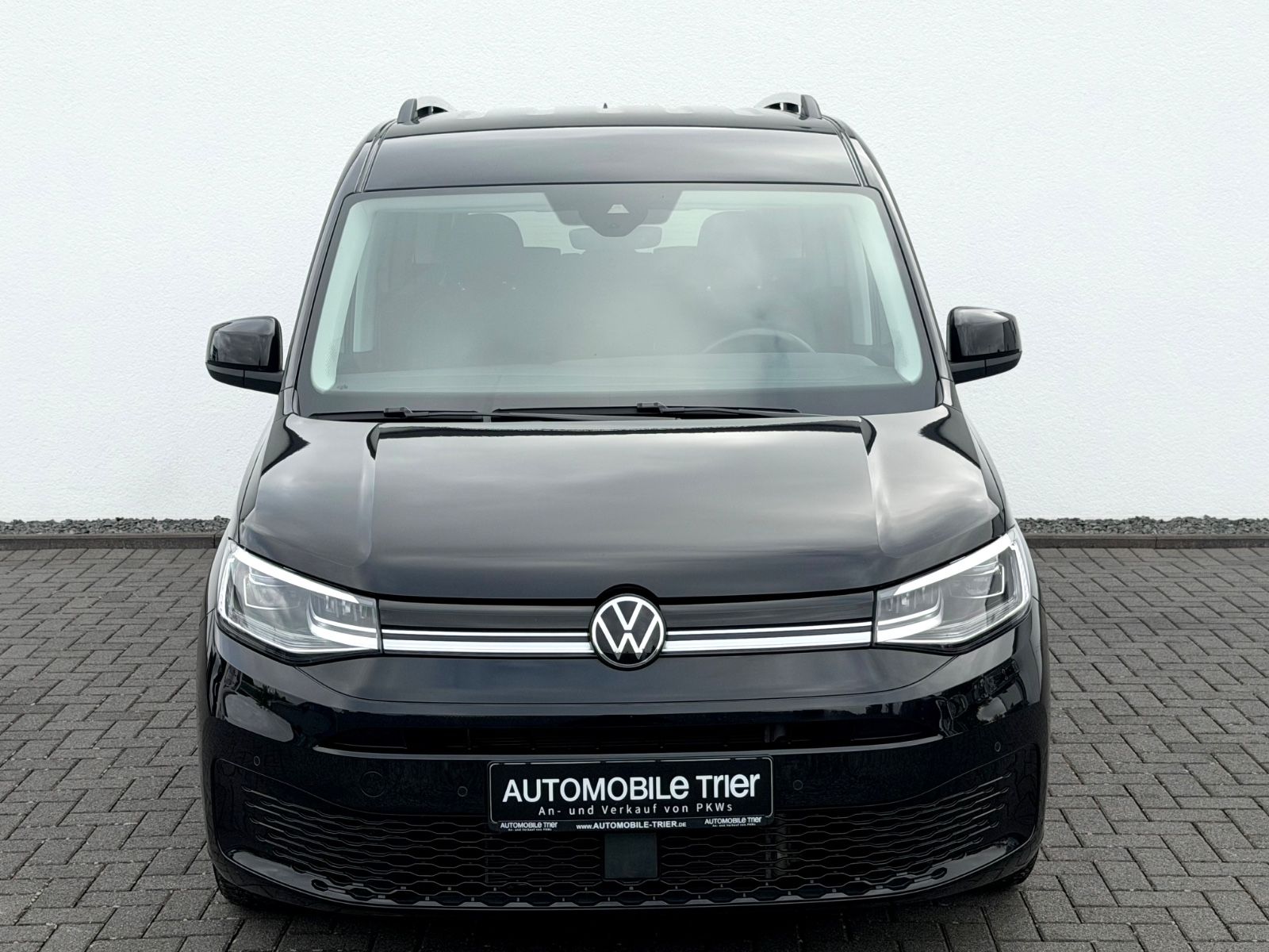 Volkswagen Caddy Maxi 2.0 TDI DSG /7.SITZER/LED/ACC/AHK/ - Bild 2 Volkswagen Caddy Maxi 2.0 TDI DSG /7.SITZER/LED/ACC/AHK/ in Schwarz als Van/Minibus - Fahrzeugfoto 2
