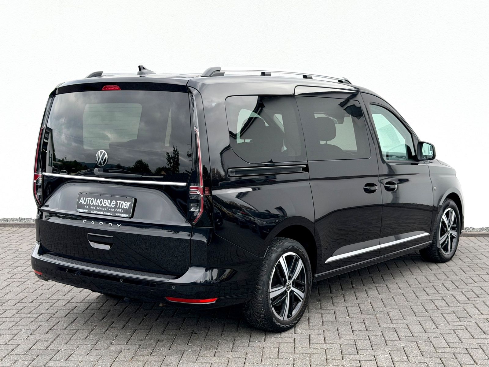 Volkswagen Caddy Maxi 2.0 TDI DSG /7.SITZER/LED/ACC/AHK/ - Bild 5 Volkswagen Caddy Maxi 2.0 TDI DSG /7.SITZER/LED/ACC/AHK/ in Schwarz als Van/Minibus - Fahrzeugfoto 5
