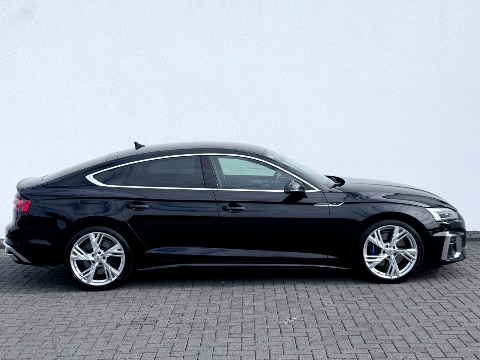 Audi A5 Sportback 45 TFSI quattro S line /LED/ACC/CAM - Bild 4 Audi A5 Sportback 45 TFSI quattro S line /LED/ACC/CAM in Schwarz als Limousine - Fahrzeugfoto 4