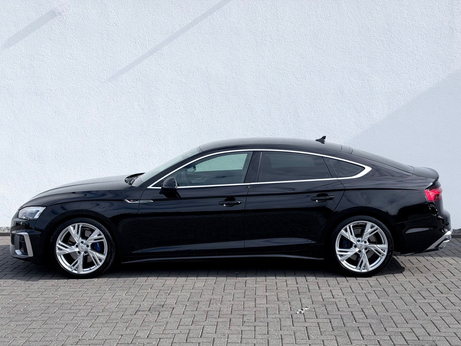 Audi A5 Sportback 45 TFSI quattro S line /LED/ACC/CAM - Bild 8 Audi A5 Sportback 45 TFSI quattro S line /LED/ACC/CAM in Schwarz als Limousine - Fahrzeugfoto 8