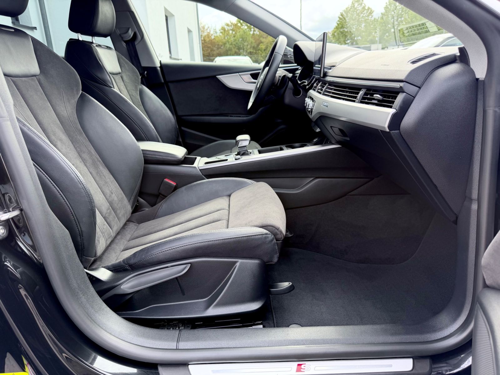 Audi A5 Sportback 45 TFSI quattro S line /LED/ACC/CAM - Bild 13 Audi A5 Sportback 45 TFSI quattro S line /LED/ACC/CAM in Schwarz als Limousine - Fahrzeugfoto 13