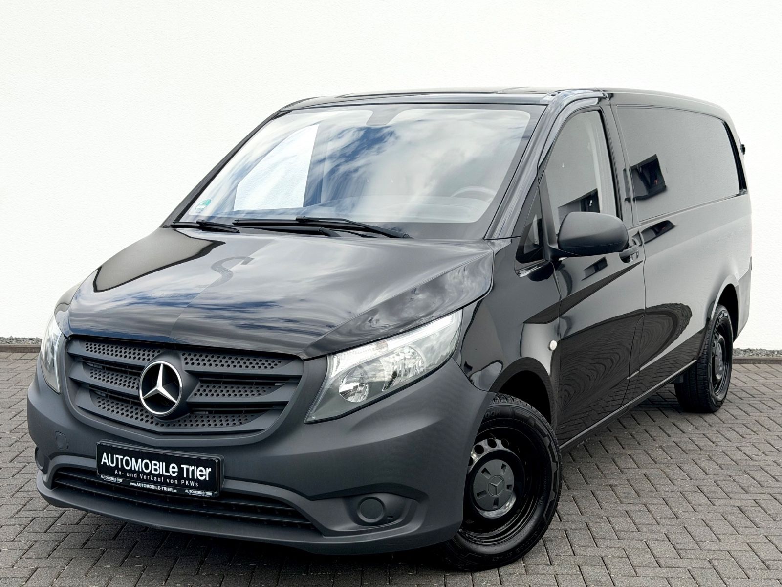 Mercedes-Benz Vito Kasten 111 CDI Lang / / GARANTIE // MWST // in Schwarz als Van/Minibus - Fahrzeugfoto 1
