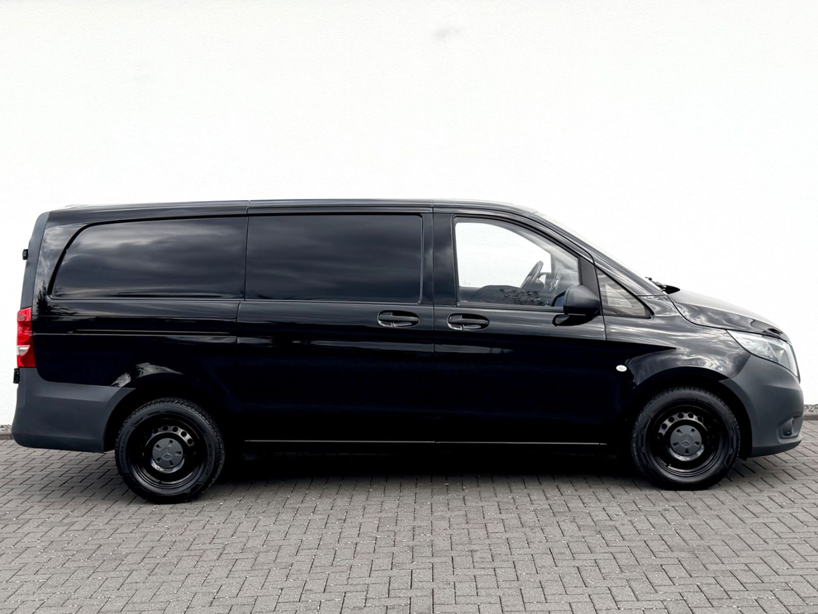 Mercedes-Benz Vito Kasten 111 CDI Lang / / GARANTIE // MWST // - Bild 4 Mercedes-Benz Vito Kasten 111 CDI Lang / / GARANTIE // MWST // in Schwarz als Van/Minibus - Fahrzeugfoto 4