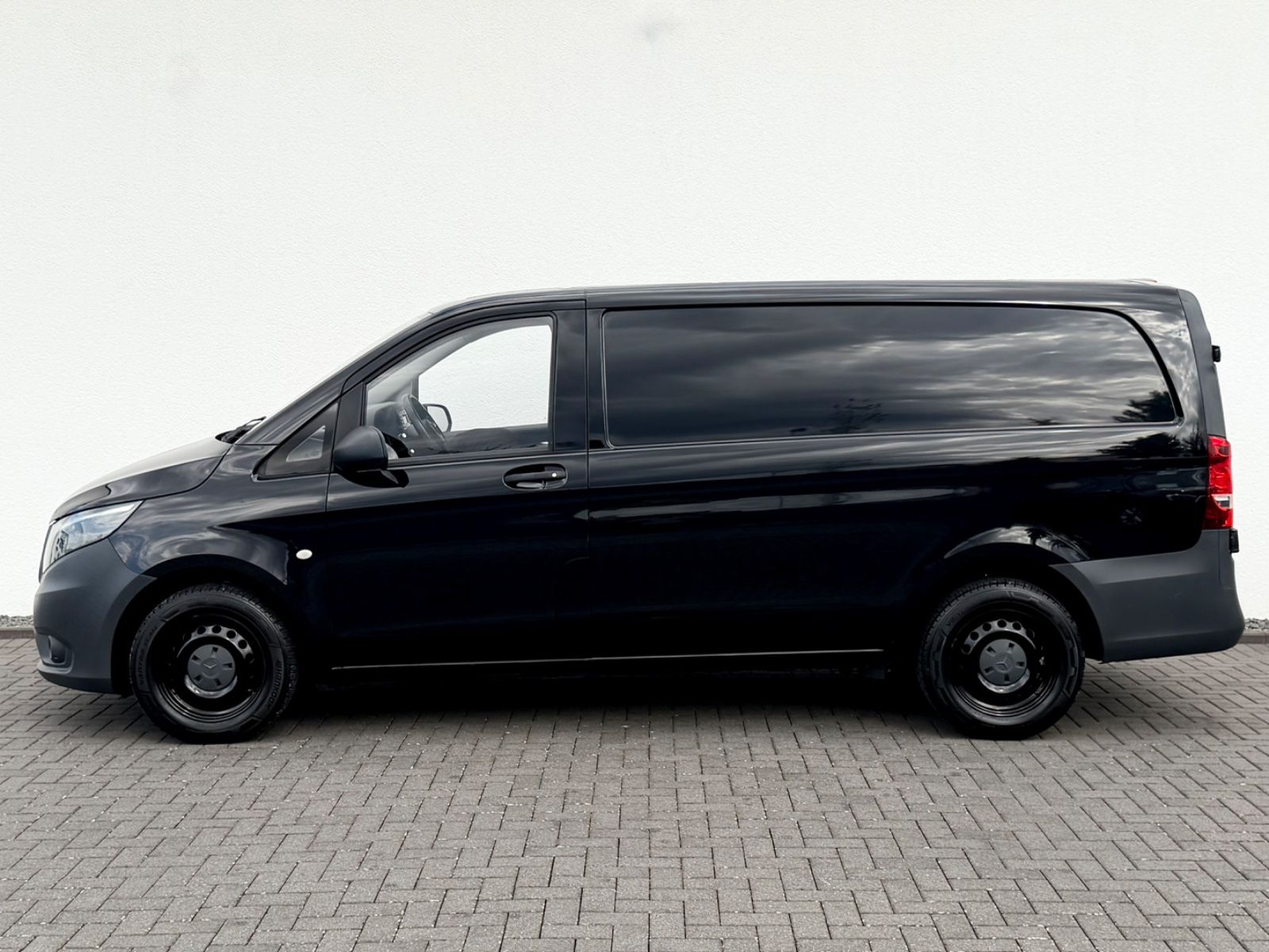 Mercedes-Benz Vito Kasten 111 CDI Lang / / GARANTIE // MWST // - Bild 8 Mercedes-Benz Vito Kasten 111 CDI Lang / / GARANTIE // MWST // in Schwarz als Van/Minibus - Fahrzeugfoto 8