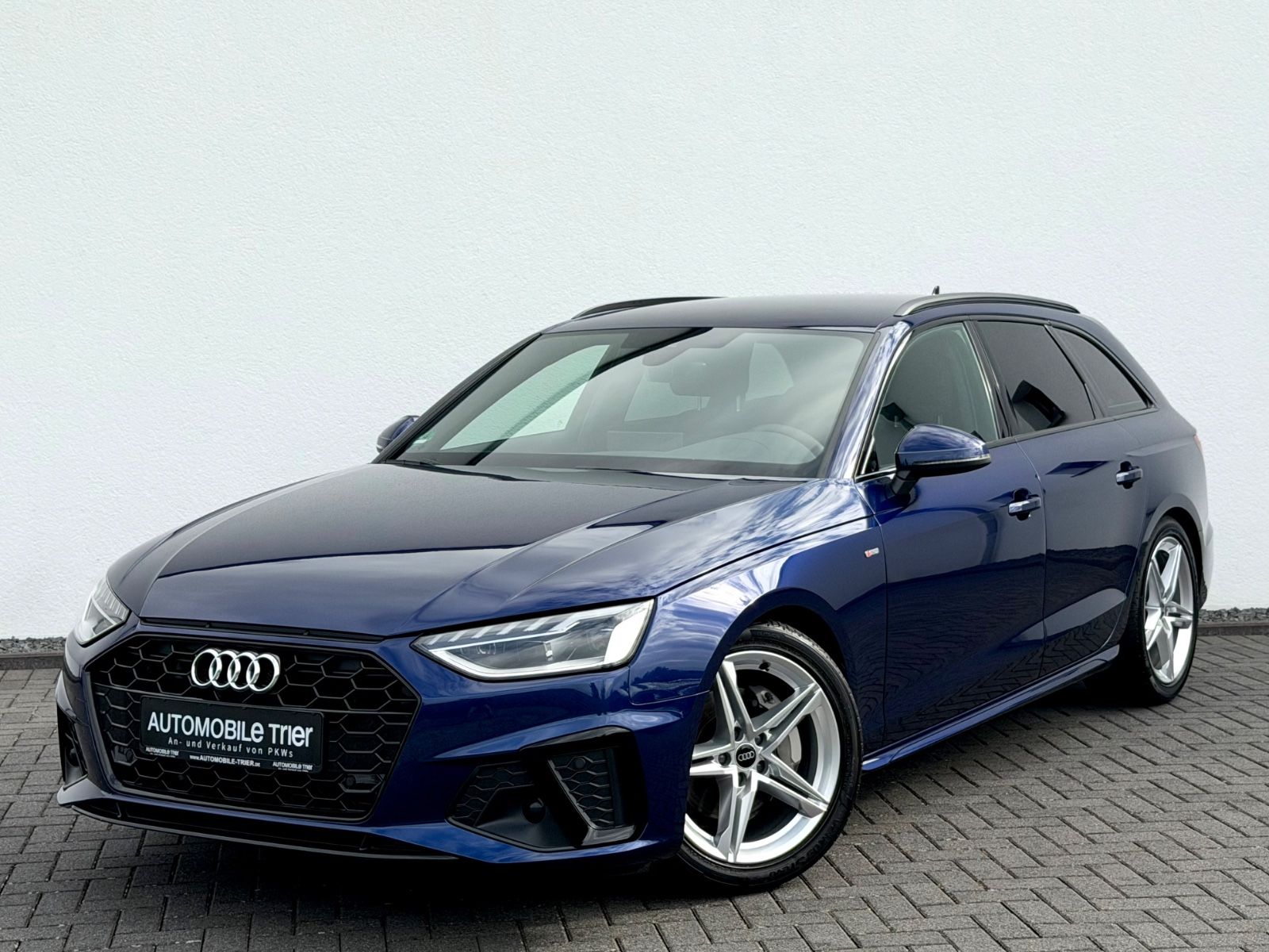 Audi A4 Avant 40 TDI quattro S line /NAVI/LED/1.HAND/ in Blau als Kombi - Fahrzeugfoto 1
