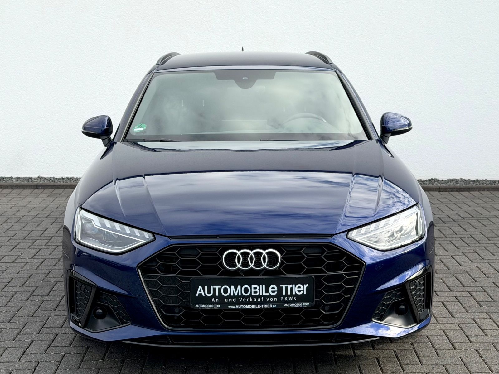 Audi A4 Avant 40 TDI quattro S line /NAVI/LED/1.HAND/ - Bild 2 Audi A4 Avant 40 TDI quattro S line /NAVI/LED/1.HAND/ in Blau als Kombi - Fahrzeugfoto 2