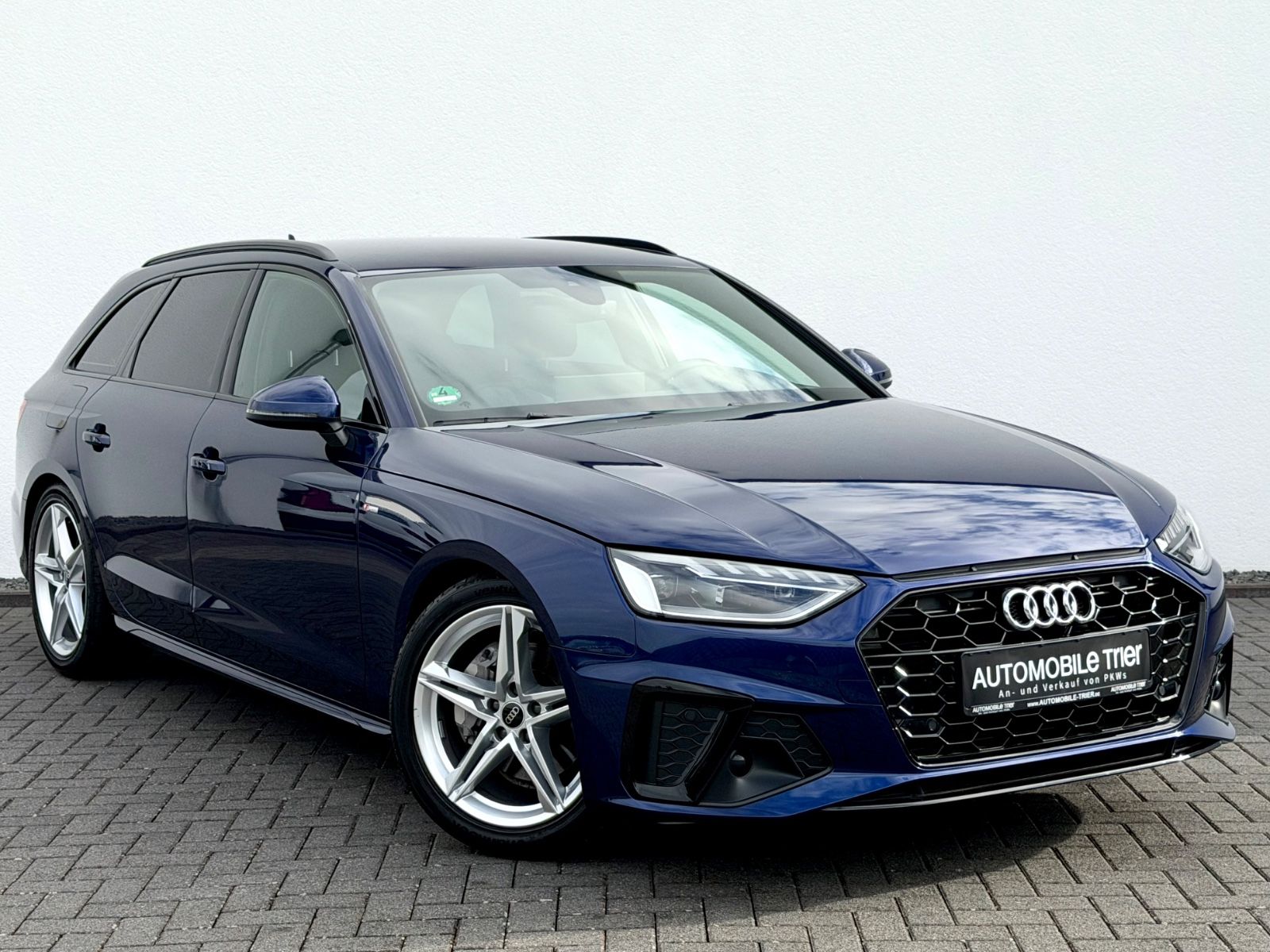 Audi A4 Avant 40 TDI quattro S line /NAVI/LED/1.HAND/ - Bild 3 Audi A4 Avant 40 TDI quattro S line /NAVI/LED/1.HAND/ in Blau als Kombi - Fahrzeugfoto 3