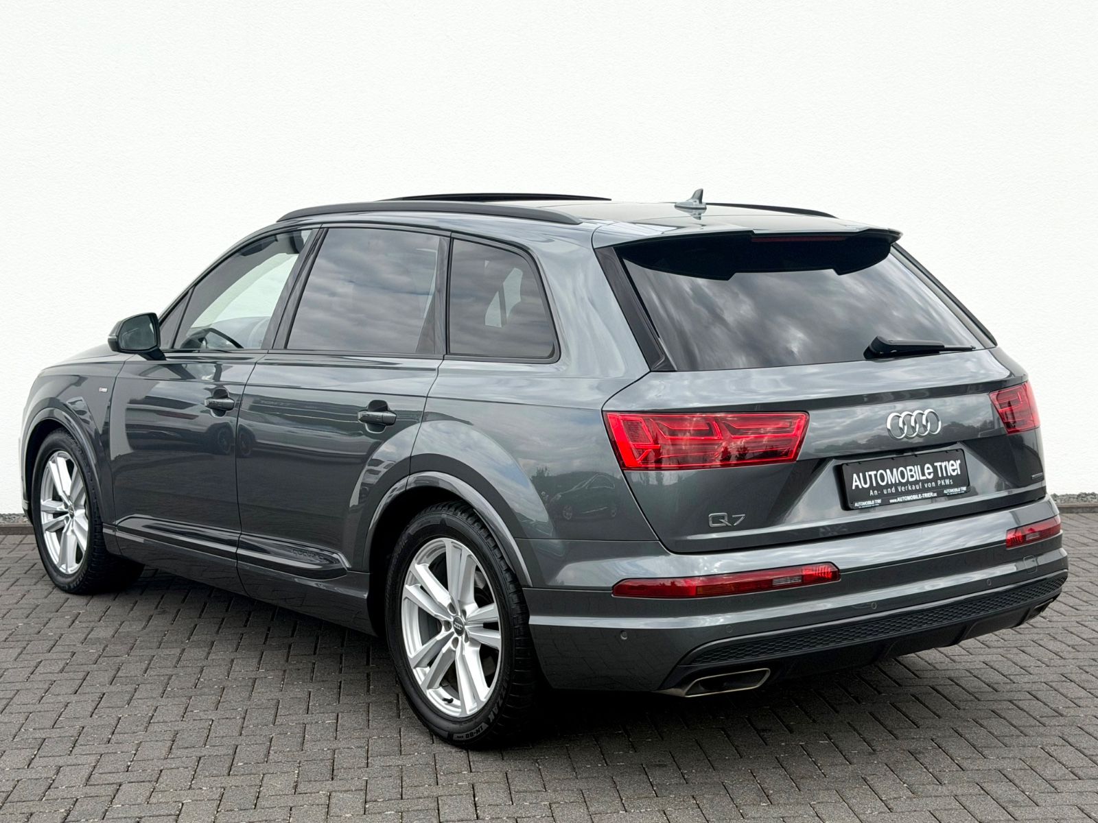Audi Q7 3.0 TDI quattro S line Sport Plus //1.HAND// - Bild 7 Audi Q7 3.0 TDI quattro S line Sport Plus //1.HAND// in Grau als SUV/Geländewagen/Pickup - Fahrzeugfoto 7