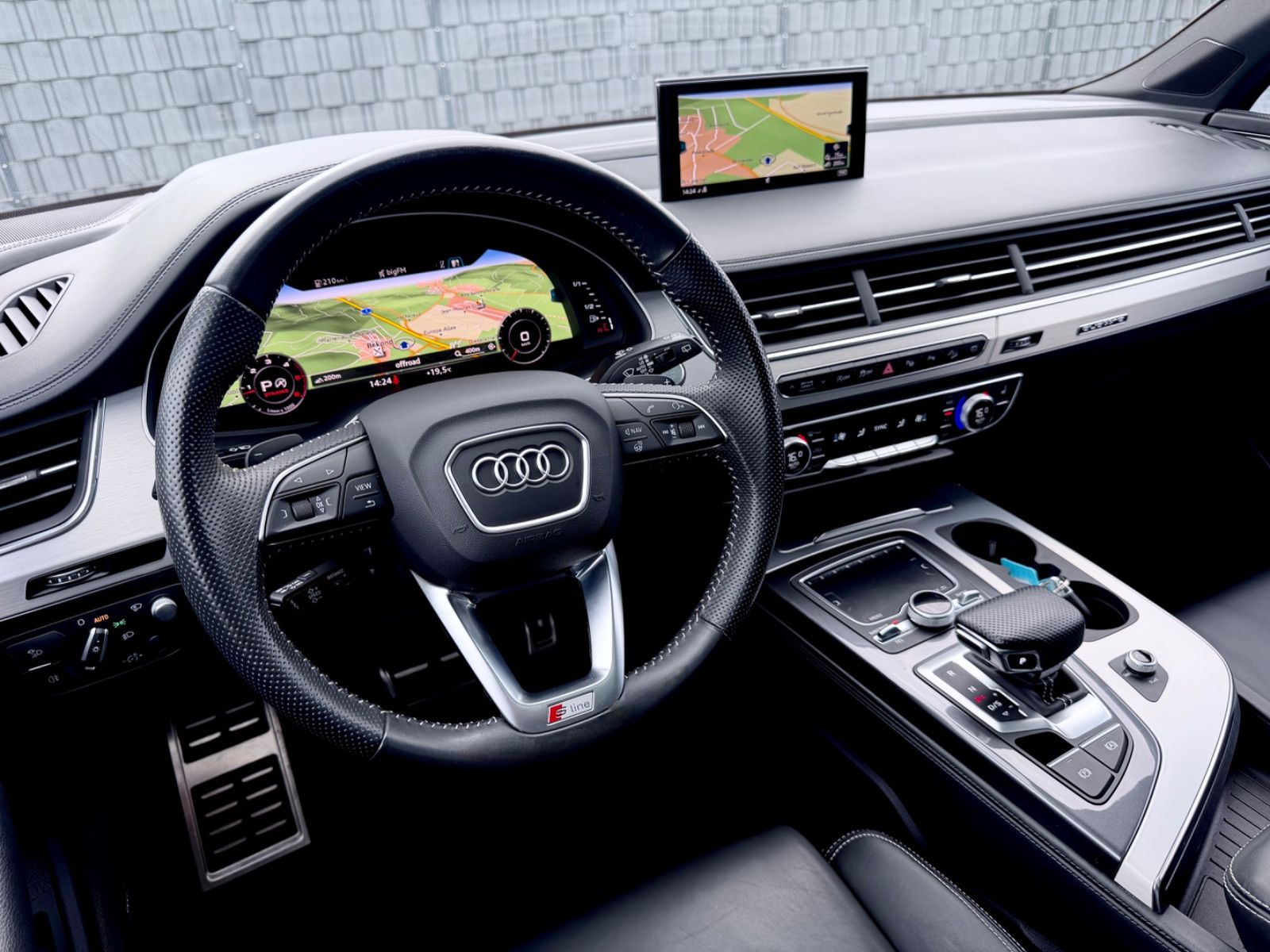 Audi Q7 3.0 TDI quattro S line Sport Plus //1.HAND// - Bild 11 Audi Q7 3.0 TDI quattro S line Sport Plus //1.HAND// in Grau als SUV/Geländewagen/Pickup - Fahrzeugfoto 11