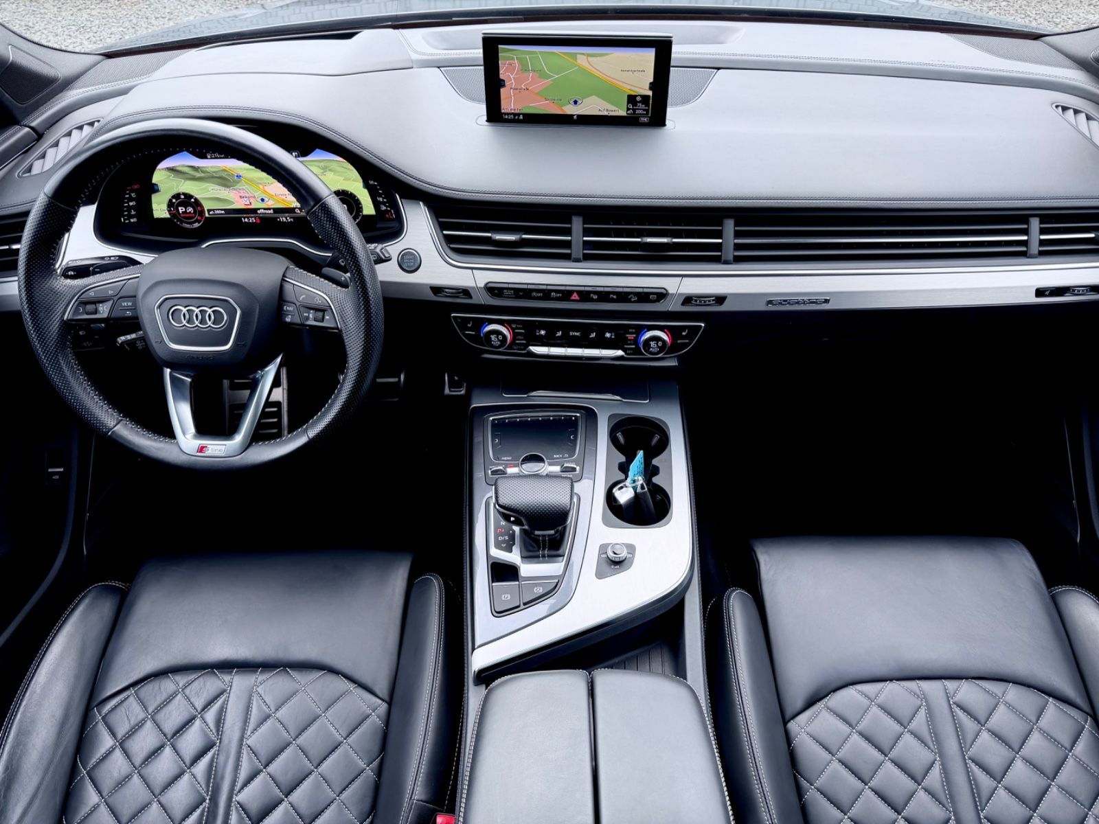 Audi Q7 3.0 TDI quattro S line Sport Plus //1.HAND// - Bild 12 Audi Q7 3.0 TDI quattro S line Sport Plus //1.HAND// in Grau als SUV/Geländewagen/Pickup - Fahrzeugfoto 12