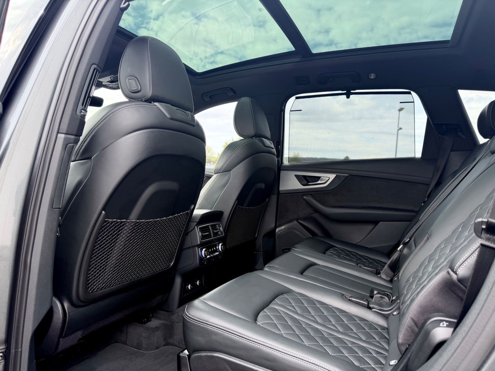 Audi Q7 3.0 TDI quattro S line Sport Plus //1.HAND// - Bild 15 Audi Q7 3.0 TDI quattro S line Sport Plus //1.HAND// in Grau als SUV/Geländewagen/Pickup - Fahrzeugfoto 15