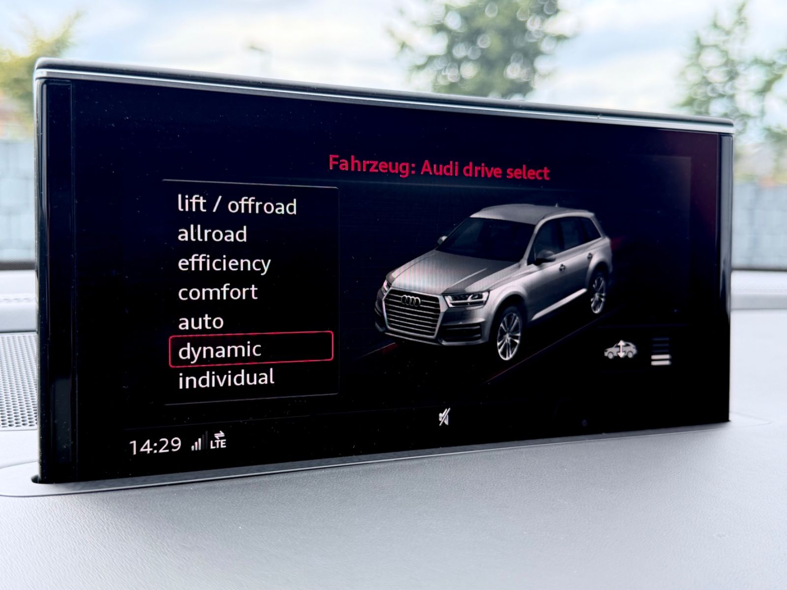 Audi Q7 3.0 TDI quattro S line Sport Plus //1.HAND// - Bild 23 Audi Q7 3.0 TDI quattro S line Sport Plus //1.HAND// in Grau als SUV/Geländewagen/Pickup - Fahrzeugfoto 23