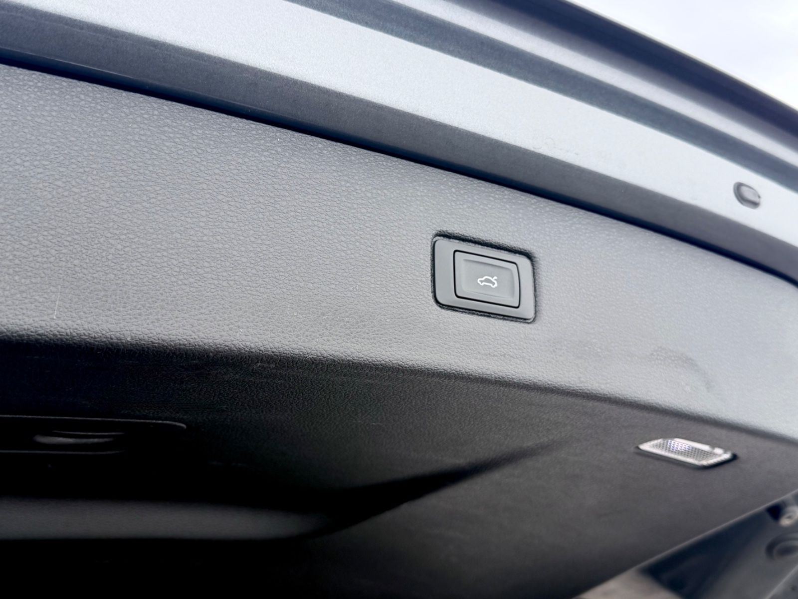 Audi Q7 3.0 TDI quattro S line Sport Plus //1.HAND// - Bild 27 Audi Q7 3.0 TDI quattro S line Sport Plus //1.HAND// in Grau als SUV/Geländewagen/Pickup - Fahrzeugfoto 27