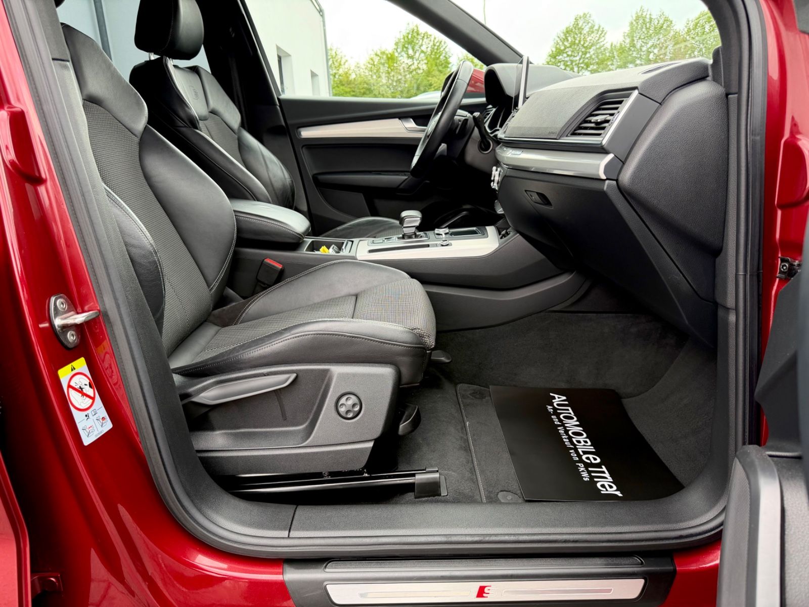 Audi Q5 40 TDI quattro S line Sport Plus Paket - Bild 12 Audi Q5 40 TDI quattro S line Sport Plus Paket in Rot als SUV/Geländewagen/Pickup - Fahrzeugfoto 12