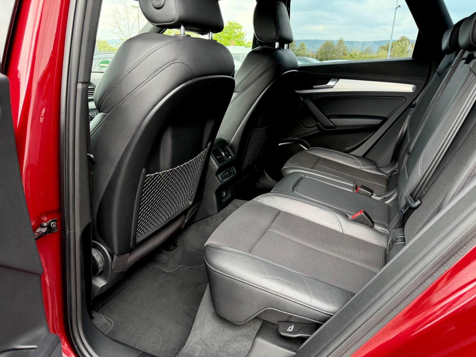 Audi Q5 40 TDI quattro S line Sport Plus Paket - Bild 13 Audi Q5 40 TDI quattro S line Sport Plus Paket in Rot als SUV/Geländewagen/Pickup - Fahrzeugfoto 13