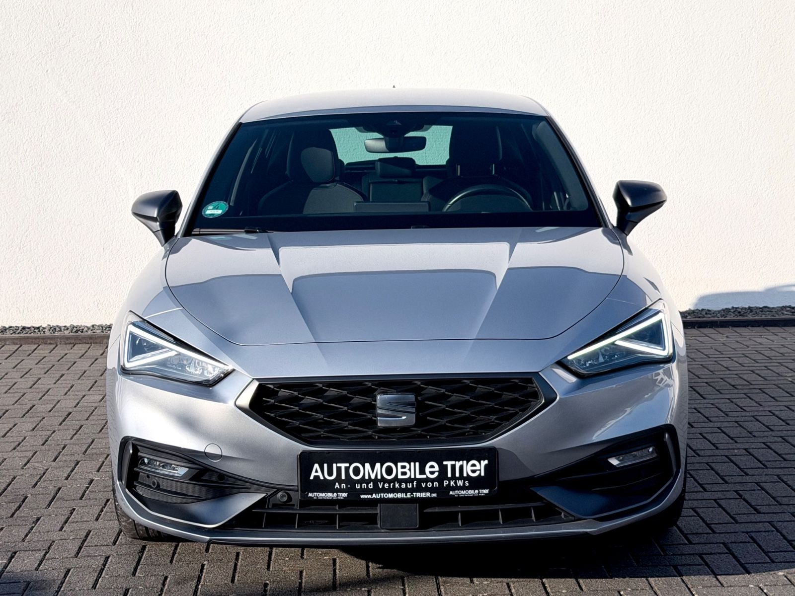 Seat Leon FR 2.0 TDI /NAVI/LED/LHZ/PDC/GARANTIE/ - Bild 2 Seat Leon FR 2.0 TDI /NAVI/LED/LHZ/PDC/GARANTIE/ in Silber als Limousine - Fahrzeugfoto 2