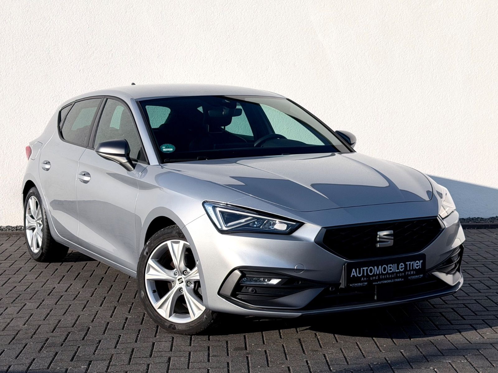 Seat Leon FR 2.0 TDI /NAVI/LED/LHZ/PDC/GARANTIE/ - Bild 3 Seat Leon FR 2.0 TDI /NAVI/LED/LHZ/PDC/GARANTIE/ in Silber als Limousine - Fahrzeugfoto 3