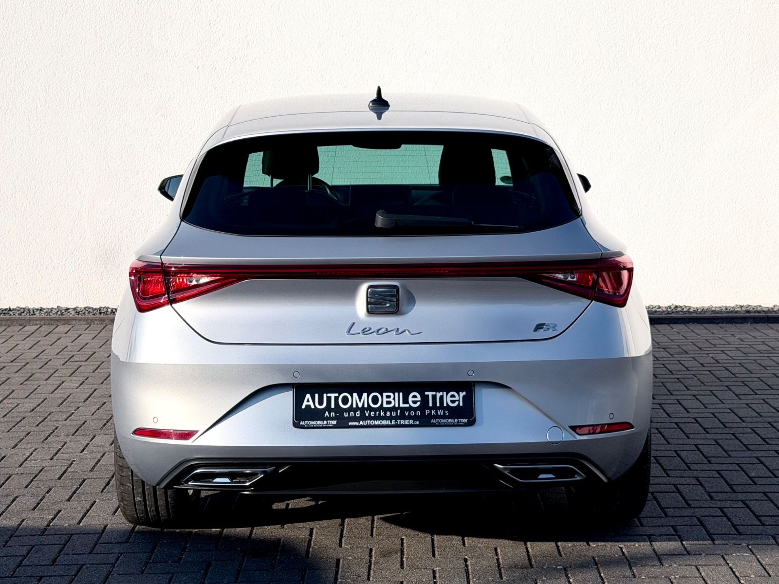 Seat Leon FR 2.0 TDI /NAVI/LED/LHZ/PDC/GARANTIE/ - Bild 5 Seat Leon FR 2.0 TDI /NAVI/LED/LHZ/PDC/GARANTIE/ in Silber als Limousine - Fahrzeugfoto 5