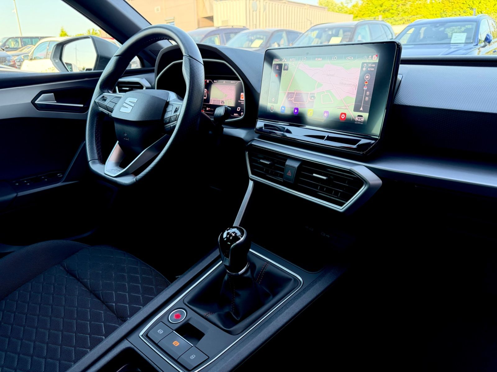 Seat Leon FR 2.0 TDI /NAVI/LED/LHZ/PDC/GARANTIE/ - Bild 11 Seat Leon FR 2.0 TDI /NAVI/LED/LHZ/PDC/GARANTIE/ in Silber als Limousine - Fahrzeugfoto 11